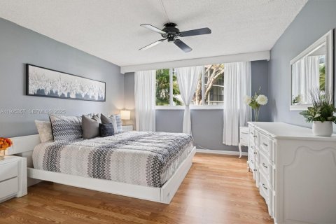 Condo in Pembroke Pines, Florida, 2 bedrooms  № 2076794 - photo 11