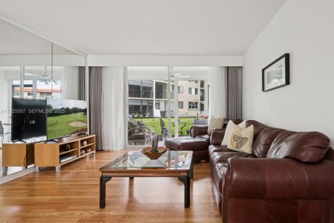 Condo in Pembroke Pines, Florida, 2 bedrooms  № 2076794 - photo 6