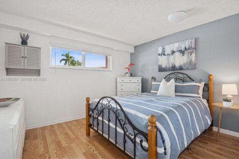 Condo in Pembroke Pines, Florida, 2 bedrooms  № 2076794 - photo 13