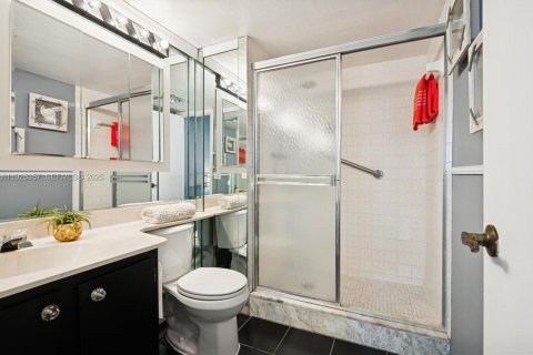 Condo in Pembroke Pines, Florida, 2 bedrooms  № 2076794 - photo 12