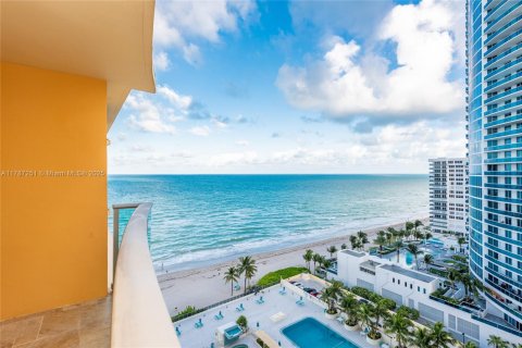 Condominio en venta en Hollywood, Florida, 1 dormitorio, 77.57 m2 № 1712832 - foto 14