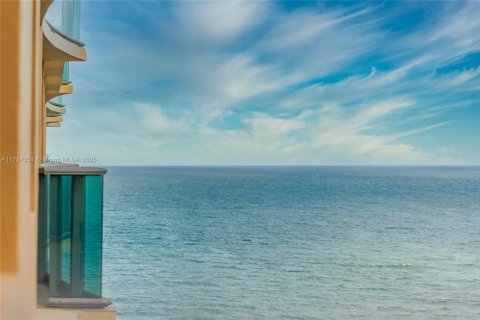 Condominio en venta en Hollywood, Florida, 1 dormitorio, 77.57 m2 № 1712832 - foto 12