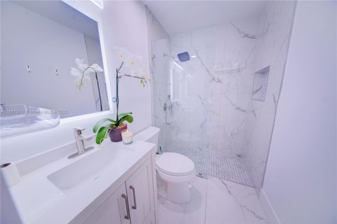 House in Coral Gables, Florida 4 bedrooms № 1889515 - photo 16