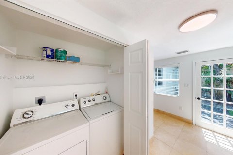 House in Coral Gables, Florida 4 bedrooms № 1889515 - photo 24