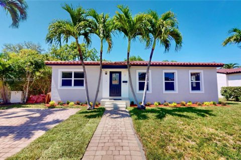 House in Coral Gables, Florida 4 bedrooms № 1889515 - photo 2