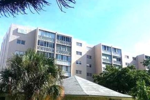 Condo in Hallandale Beach, Florida, 1 bedroom  № 1159670 - photo 1
