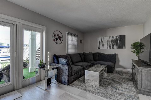 Condo in Saint Petersburg, Florida, 2 bedrooms  № 1524084 - photo 5