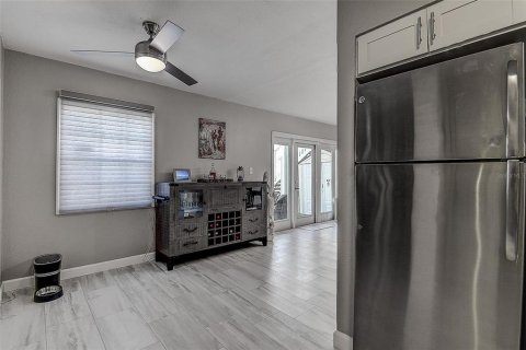 Condo in Saint Petersburg, Florida, 2 bedrooms  № 1524084 - photo 23