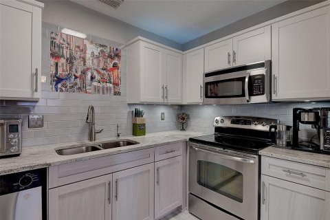 Condo in Saint Petersburg, Florida, 2 bedrooms  № 1524084 - photo 13
