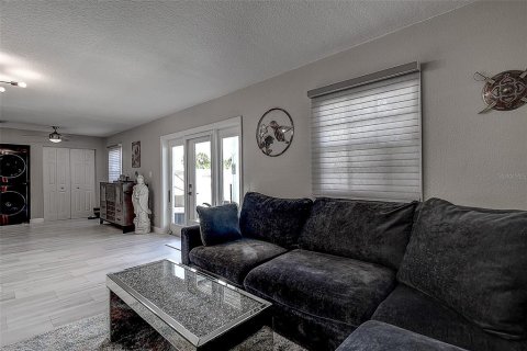 Condo in Saint Petersburg, Florida, 2 bedrooms  № 1524084 - photo 20