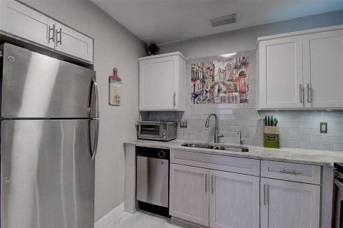 Condo in Saint Petersburg, Florida, 2 bedrooms  № 1524084 - photo 14