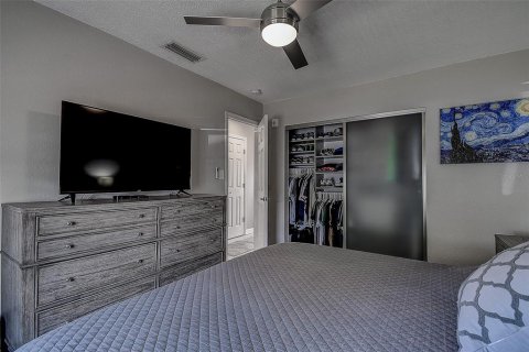 Condo in Saint Petersburg, Florida, 2 bedrooms  № 1524084 - photo 9