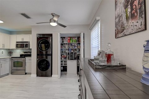 Condo in Saint Petersburg, Florida, 2 bedrooms  № 1524084 - photo 16