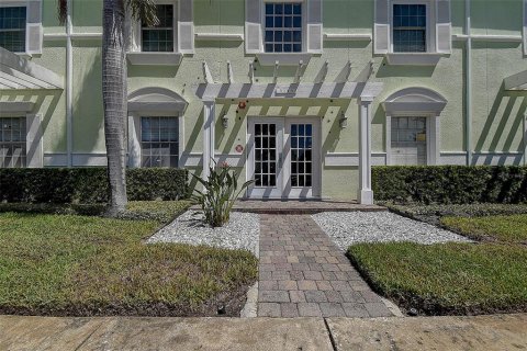 Condo in Saint Petersburg, Florida, 2 bedrooms  № 1524084 - photo 4