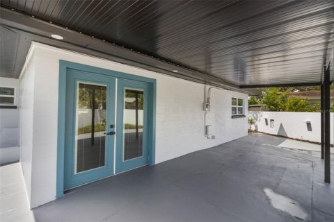 House in Saint Petersburg, Florida 4 bedrooms, 148.83 sq.m. № 1893665 - photo 28