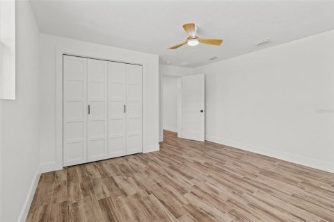 House in Saint Petersburg, Florida 4 bedrooms, 148.83 sq.m. № 1893665 - photo 17