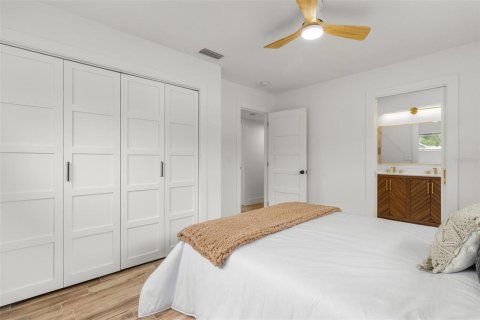 House in Saint Petersburg, Florida 4 bedrooms, 148.83 sq.m. № 1893665 - photo 25