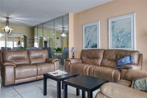 Copropriété à vendre à Hallandale Beach, Floride: 1 chambre, 80.82 m2 № 1957644 - photo 4