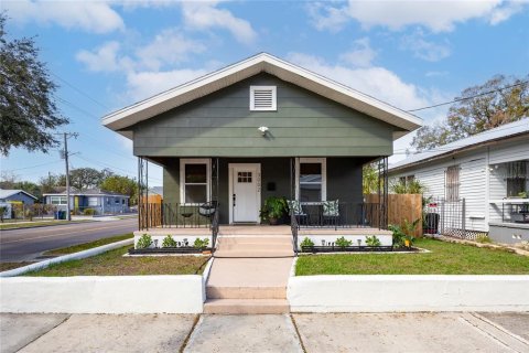 House in Tampa, Florida 3 bedrooms, 108.6 sq.m. № 2294982