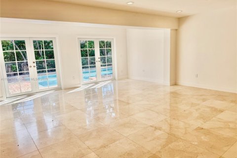 House in Coral Gables, Florida 3 bedrooms, 212.93 sq.m. № 1964263 - photo 6