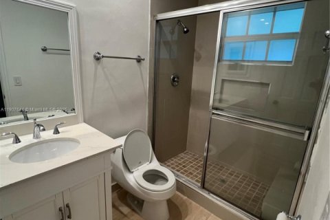 Снять в аренду виллу или дом в Корал-Гейблс, Флорида 3 спальни, 212.93м2, № 1964263 - фото 13