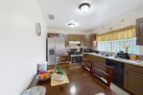 Duplex in Kissimmee, Florida 6 bedrooms, 214.6 sq.m. № 2224642 - photo 17