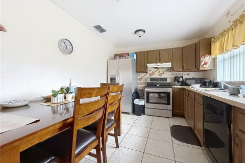 Duplex in Kissimmee, Florida 6 bedrooms, 214.6 sq.m. № 2224642 - photo 18