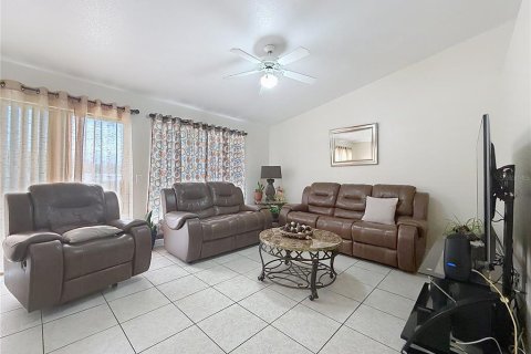 Duplex in Kissimmee, Florida 6 bedrooms, 214.6 sq.m. № 2224642 - photo 16