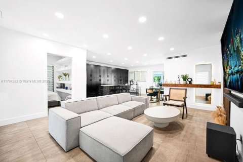 Купить виллу или дом в Майами, Флорида 4 спальни, 106.28м2, № 1756689 - фото 21