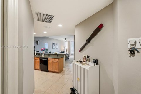 Купить кондоминиум в Кейп-Корал, Флорида 2 спальни, 118.54м2, № 2003334 - фото 3