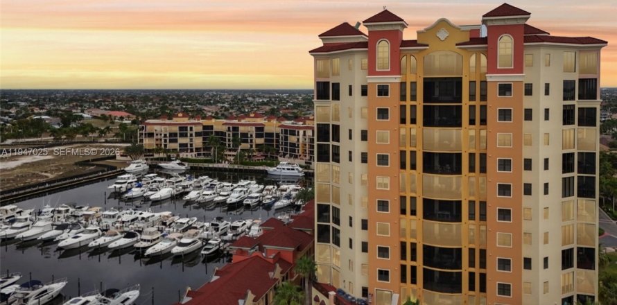 Кондоминиум с 2 спальнями в Кейп-Корал, Флорида № 2003334