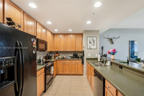 Купить кондоминиум в Кейп-Корал, Флорида 2 спальни, 118.54м2, № 2003334 - фото 13