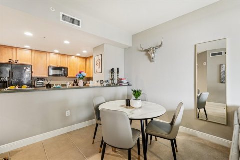 Купить кондоминиум в Кейп-Корал, Флорида 2 спальни, 118.54м2, № 2003334 - фото 9