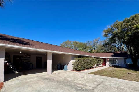 Commercial property in New Port Richey, Florida 4 bedrooms, 188.13 sq.m. № 2105292 - photo 3