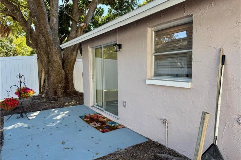 Commercial property in New Port Richey, Florida 4 bedrooms, 188.13 sq.m. № 2105292 - photo 15
