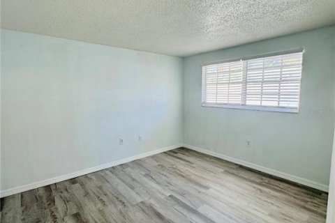 Commercial property in New Port Richey, Florida 4 bedrooms, 188.13 sq.m. № 2105292 - photo 13