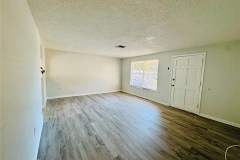 Commercial property in New Port Richey, Florida 4 bedrooms, 188.13 sq.m. № 2105292 - photo 5