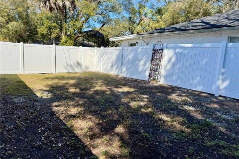 Commercial property in New Port Richey, Florida 4 bedrooms, 188.13 sq.m. № 2105292 - photo 17