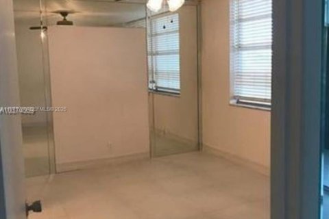 Снять в аренду кондоминиум в Маргит, Флорида 2 спальни, 92.9м2, № 2032427 - фото 6