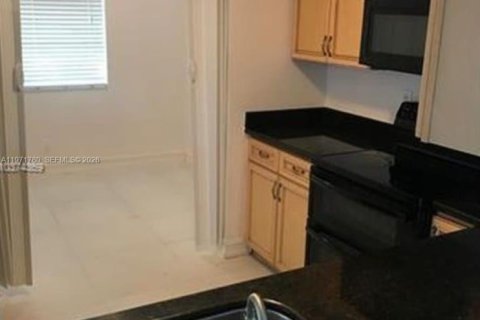 Снять в аренду кондоминиум в Маргит, Флорида 2 спальни, 92.9м2, № 2032427 - фото 10