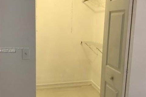 Снять в аренду кондоминиум в Маргит, Флорида 2 спальни, 92.9м2, № 2032427 - фото 8