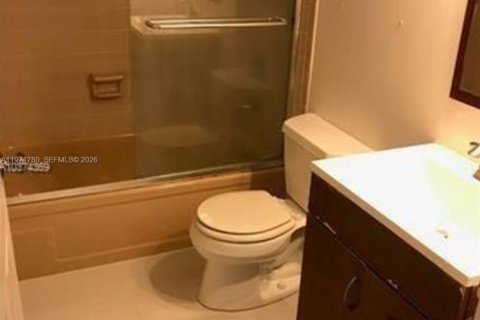 Снять в аренду кондоминиум в Маргит, Флорида 2 спальни, 92.9м2, № 2032427 - фото 11