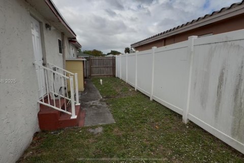 House in Fort Lauderdale, Florida 3 bedrooms, 110.37 sq.m. № 1862760 - photo 5