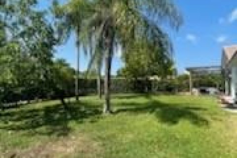 Villa ou maison à louer à Boca Raton, Floride: 3 chambres, 152.45 m2 № 1223102 - photo 1