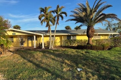 House in Englewood, Florida 4 bedrooms, 204.38 sq.m. № 1570823 - photo 1