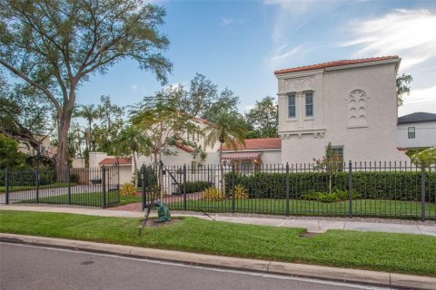 House in Tampa, Florida 6 bedrooms, 545.89 sq.m. № 1732304 - photo 2