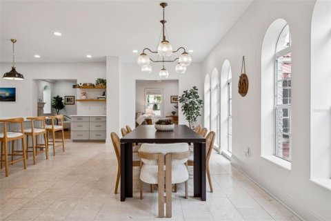 House in Tampa, Florida 6 bedrooms, 545.89 sq.m. № 1732304 - photo 20