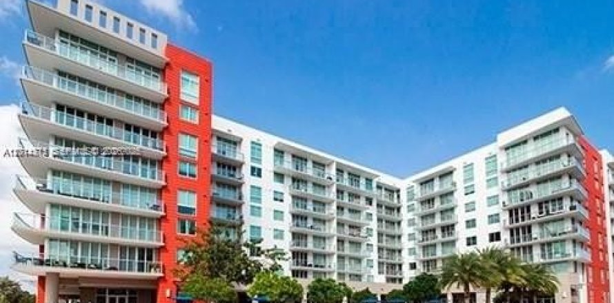 Condo in Doral, Florida, 1 bedroom  № 2076491