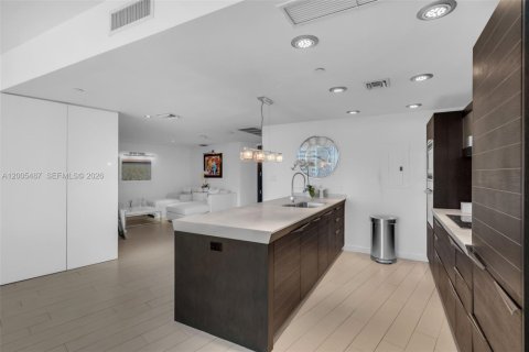 Condo in Miami, Florida, 2 bedrooms  № 2248100 - photo 22