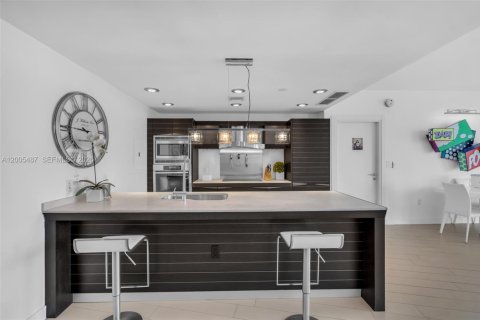 Condo in Miami, Florida, 2 bedrooms  № 2248100 - photo 20